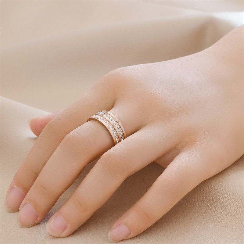 🎄Light Luxury Niche Titanium Steel Zircon Ring