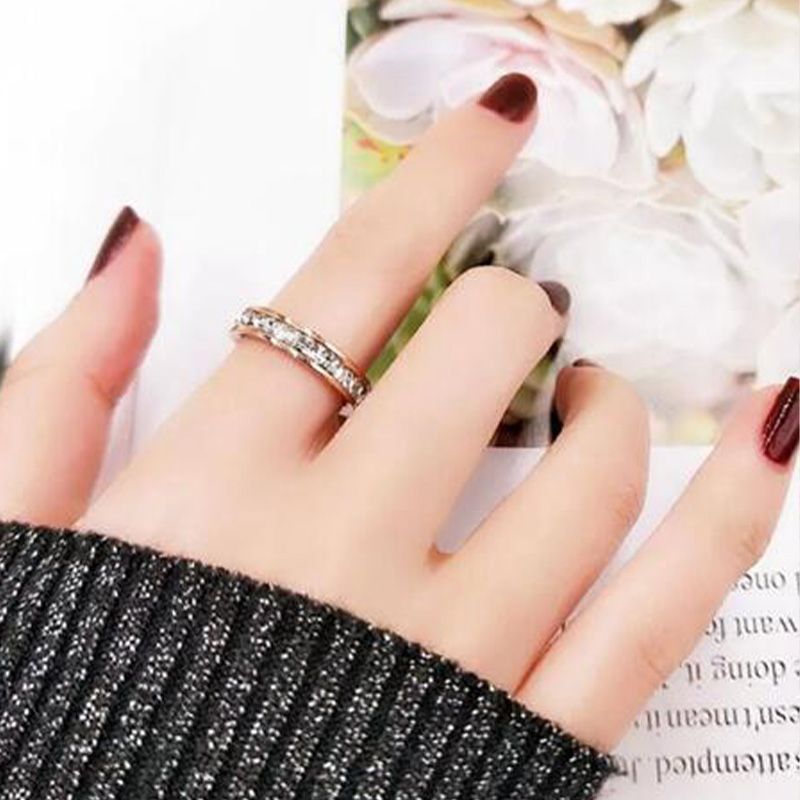🎄Light Luxury Niche Titanium Steel Zircon Ring