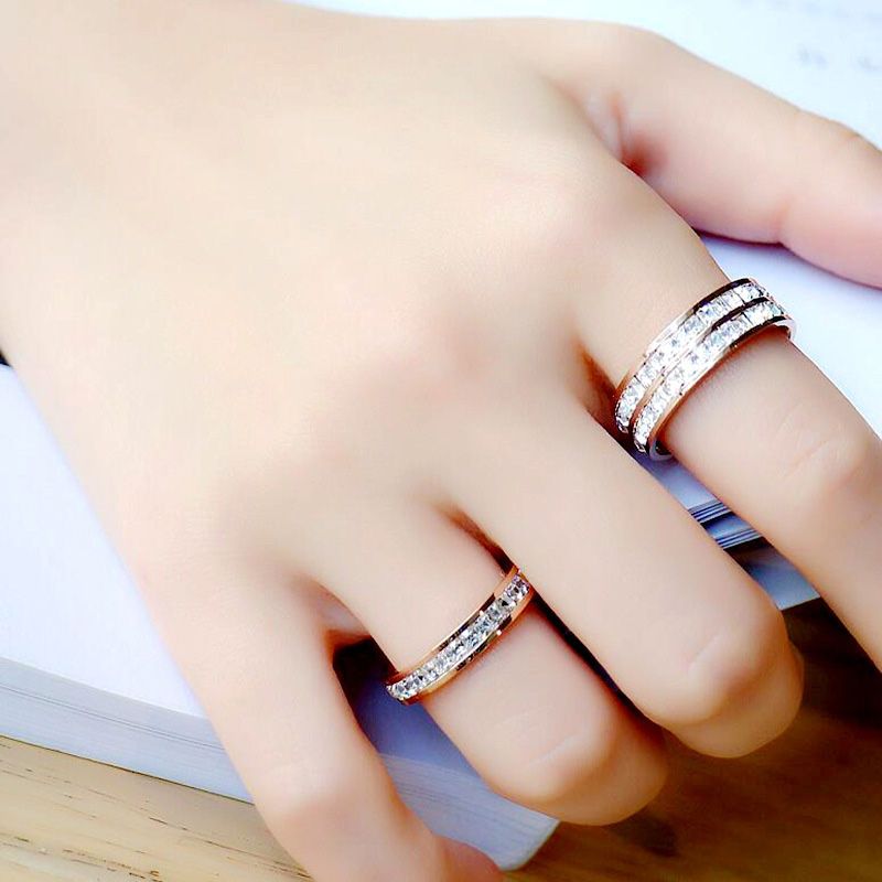 🎄Light Luxury Niche Titanium Steel Zircon Ring