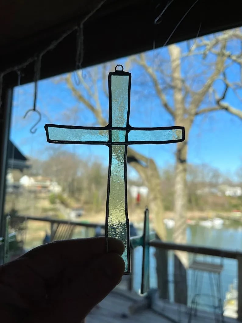 ✨Crystal Cross Suncatcher – Let God’s Light Shine Through Your Home with Beautiful Rainbow Blessings!🌈
