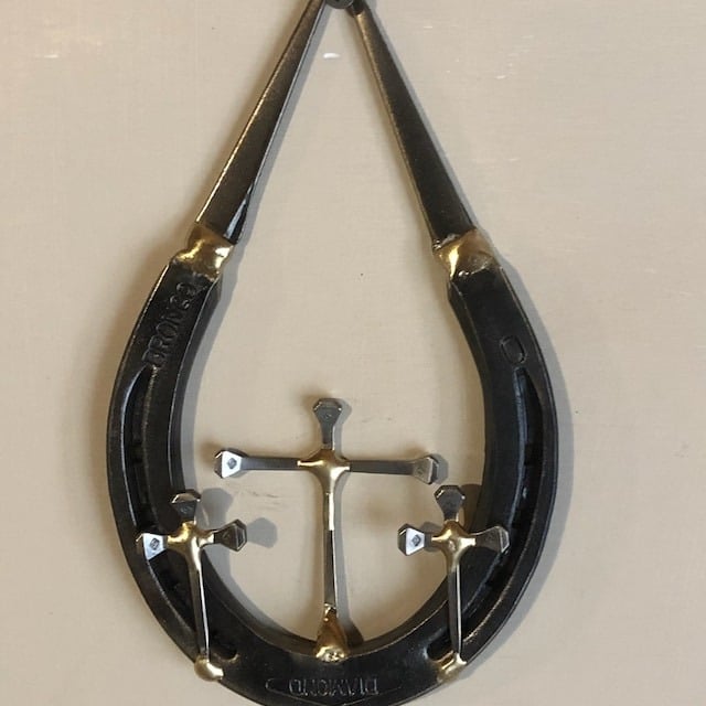 ✨Horseshoe Nail Cross Wall Decoration