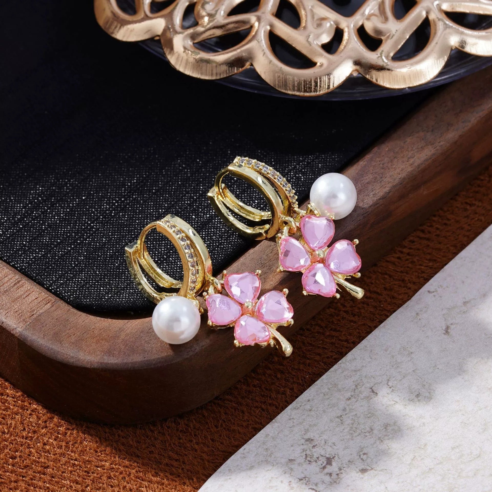 🌸Fashion crystal four-petal flower pearl earrings