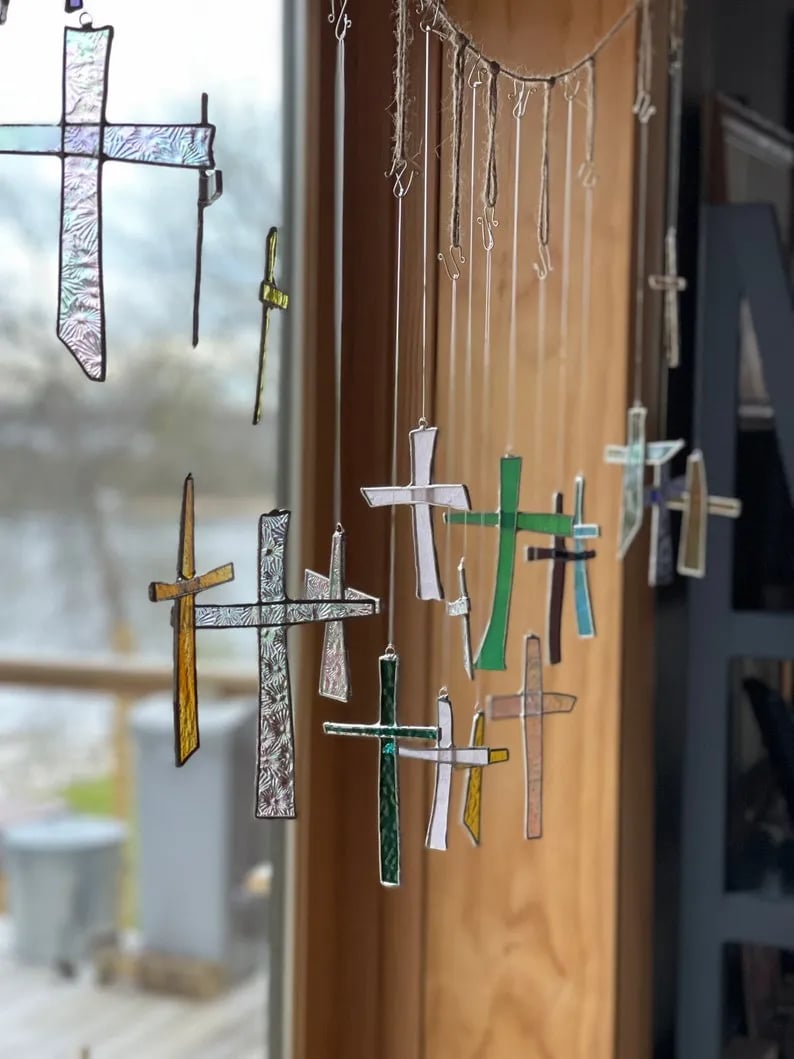 ✨Crystal Cross Suncatcher – Let God’s Light Shine Through Your Home with Beautiful Rainbow Blessings!🌈