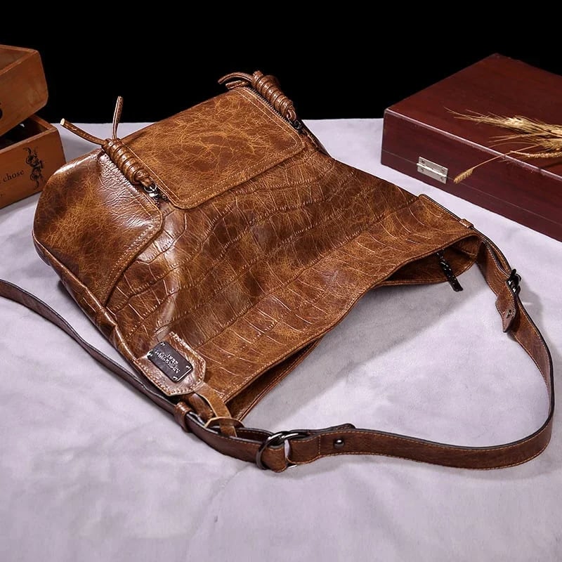 Vintage brand style single shoulder cross-arm capacity women's bag