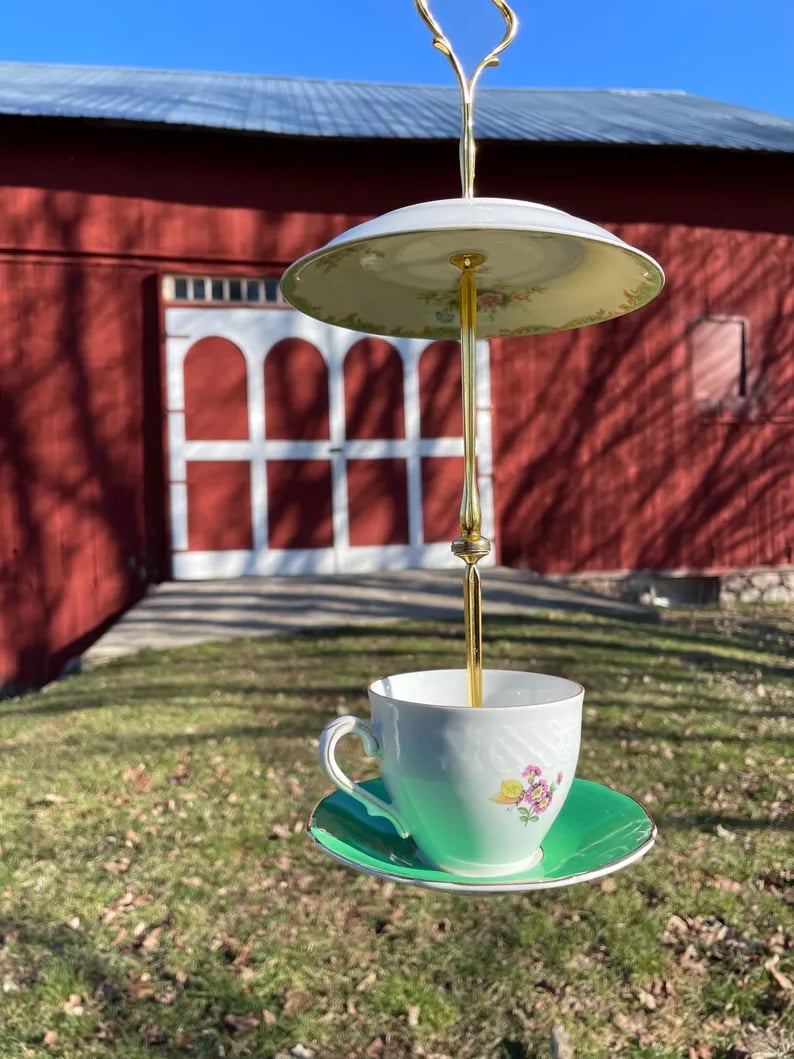 Bird Tea Party: Teacup Birdfeeder