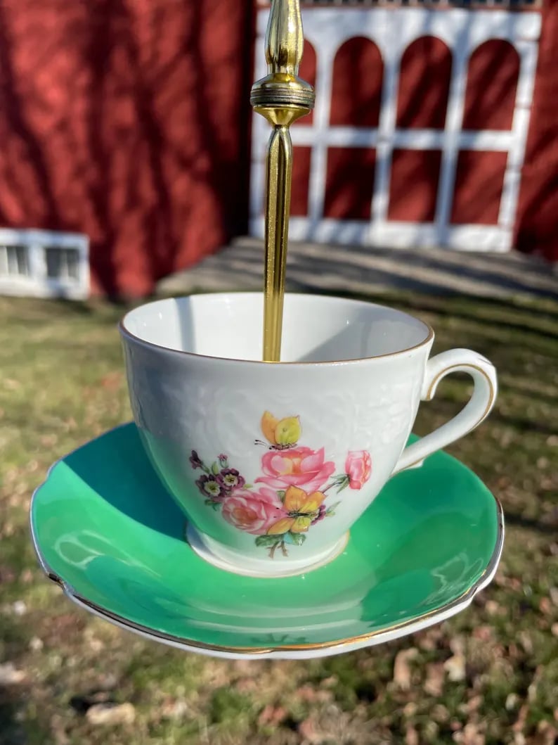 Bird Tea Party: Teacup Birdfeeder