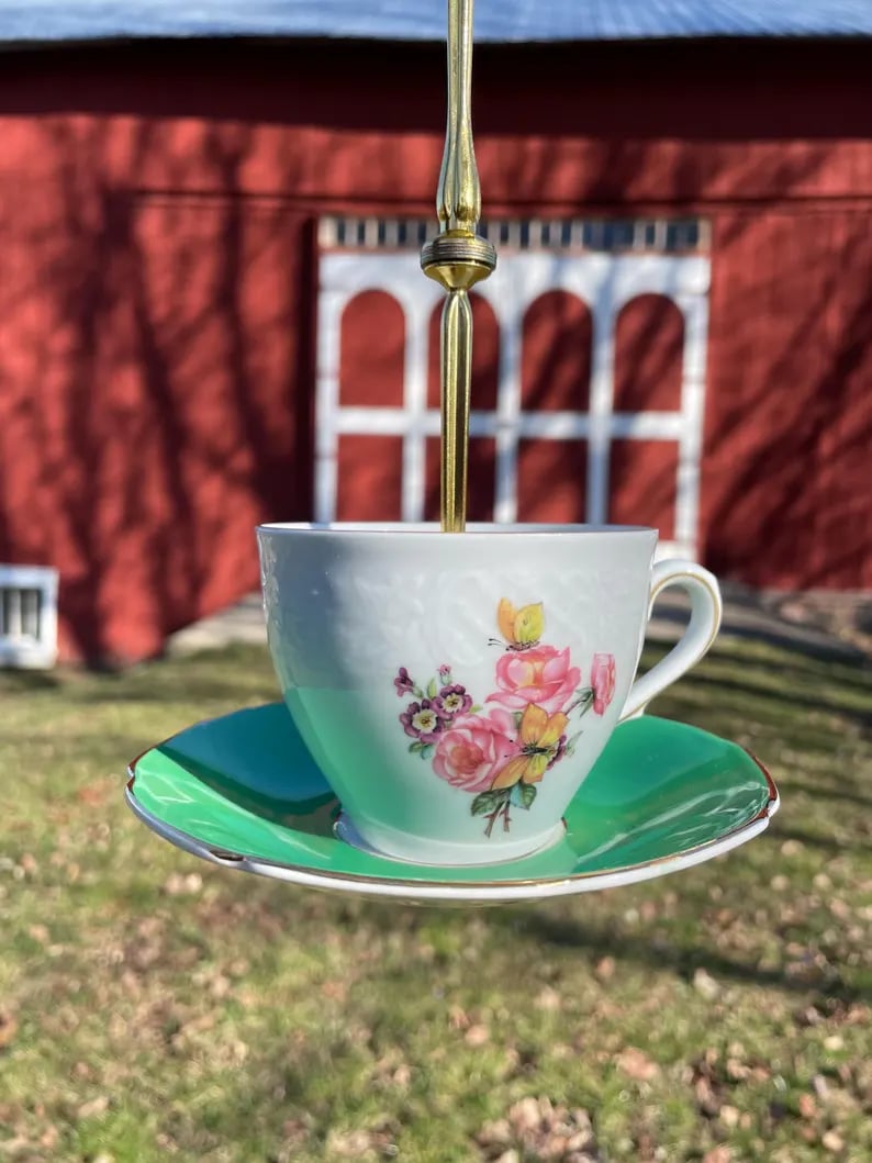 Bird Tea Party: Teacup Birdfeeder