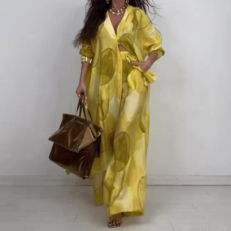 Fashionable 2-piece set with print: long-sleeved blouse and wide-leg trousers