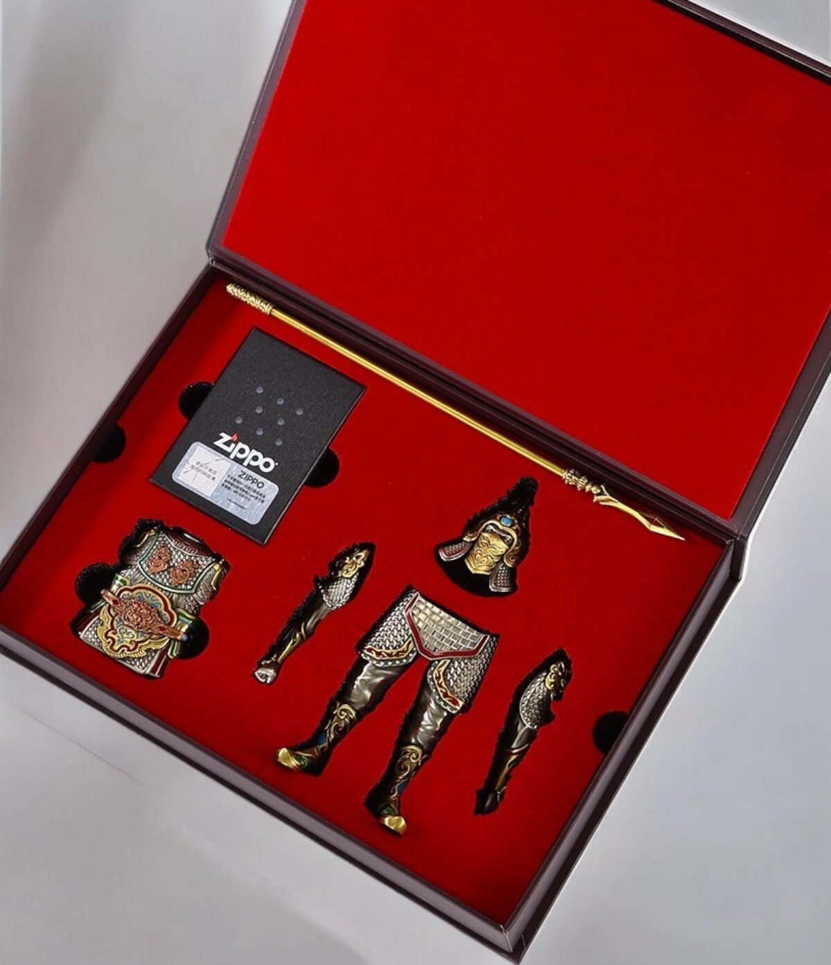 Zippo Lighter Luminous Heavy Armor Ever-Victorious General Hand-Made Ornaments