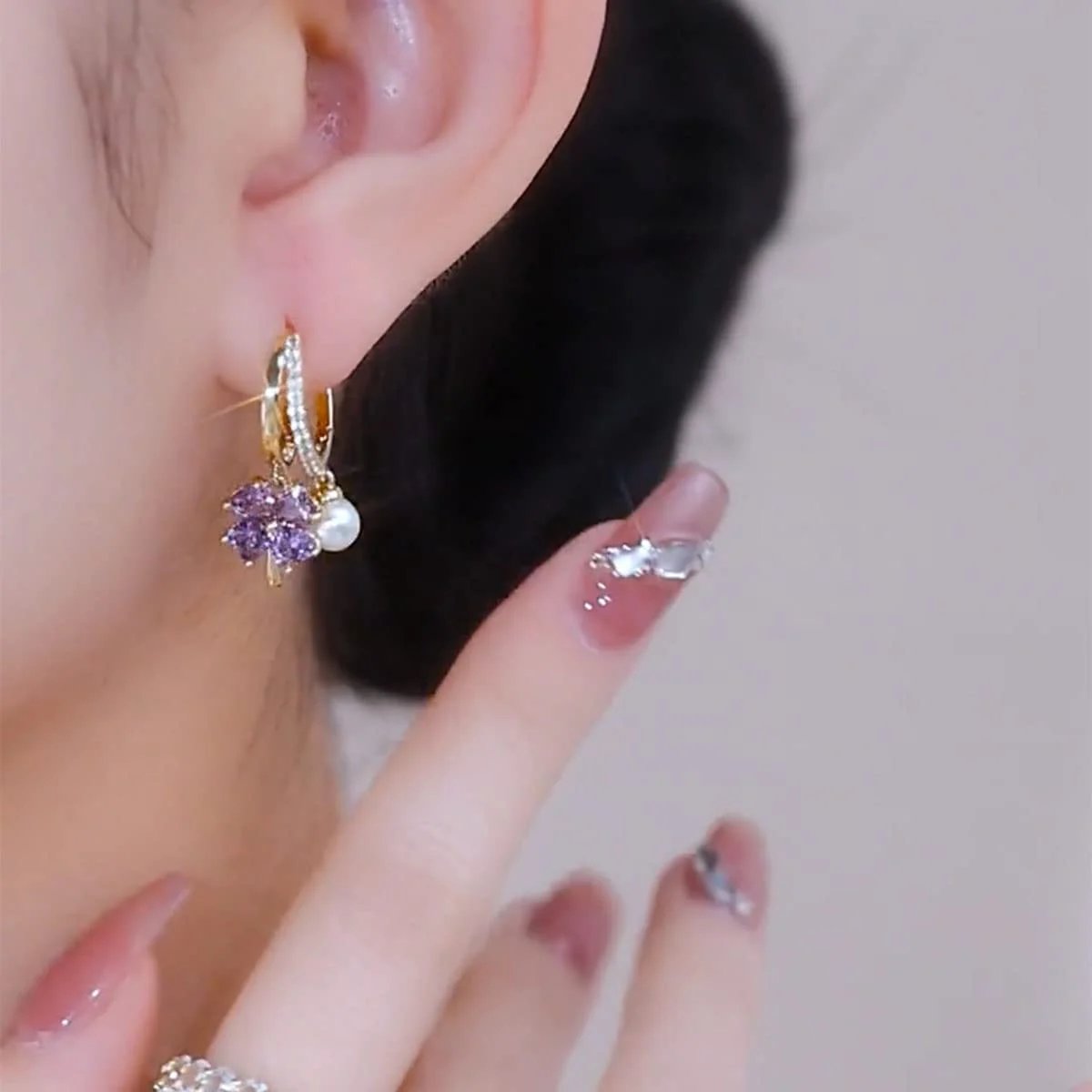🌸Fashion crystal four-petal flower pearl earrings