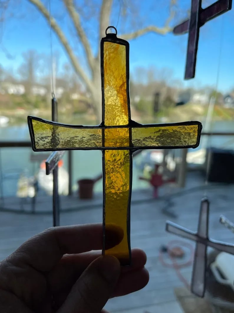 ✨Crystal Cross Suncatcher – Let God’s Light Shine Through Your Home with Beautiful Rainbow Blessings!🌈