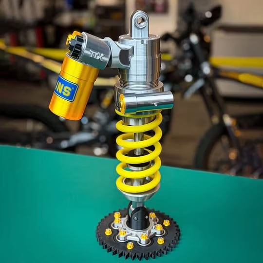 🎁🔥Ohlins Inspired Suspension Shock Absorber Lamp - Adjustable LED Light for Gamers & Car Enthusiasts