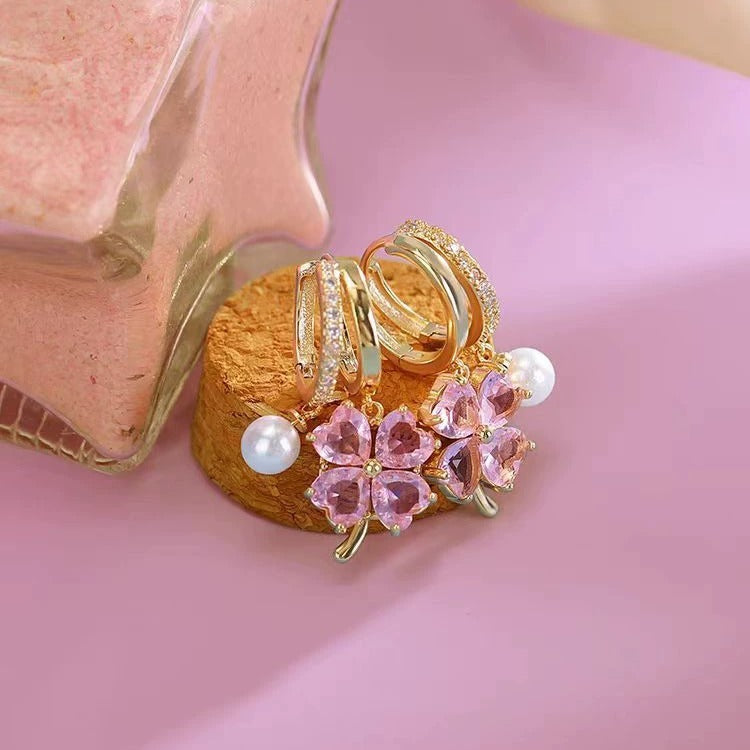 🌸Fashion crystal four-petal flower pearl earrings