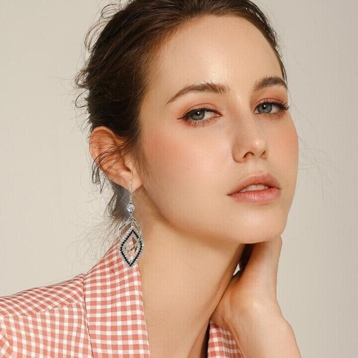 Rhombus Earrings with Diamonds