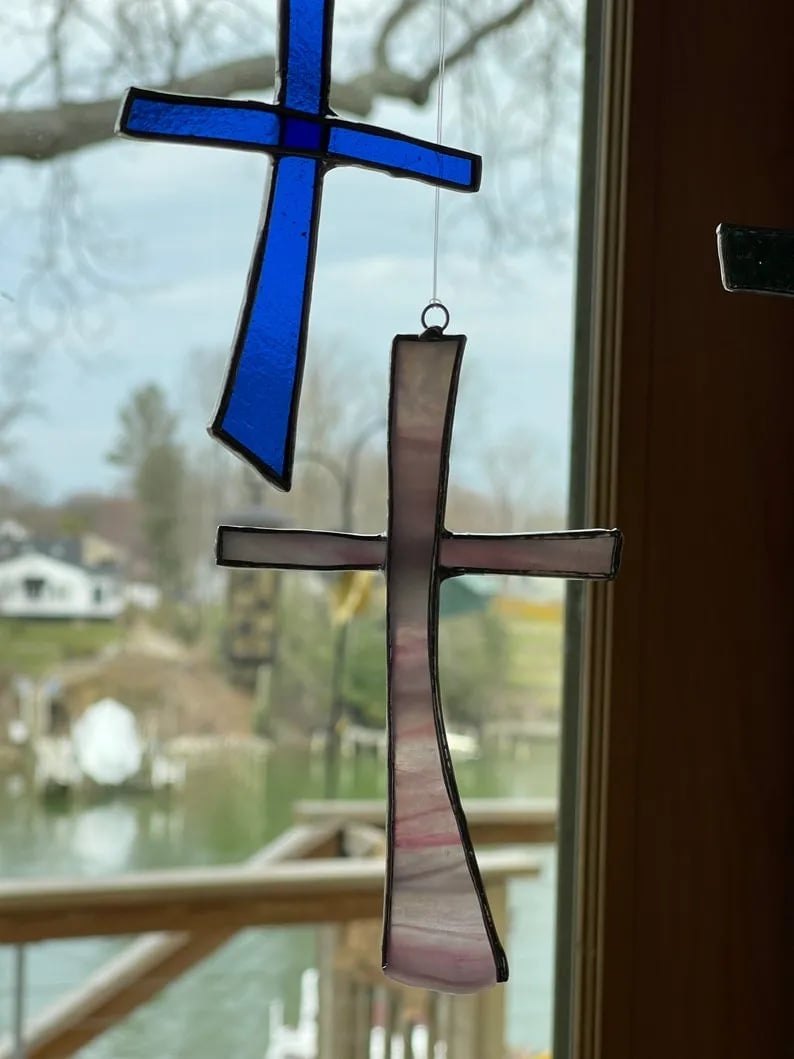 ✨Crystal Cross Suncatcher – Let God’s Light Shine Through Your Home with Beautiful Rainbow Blessings!🌈