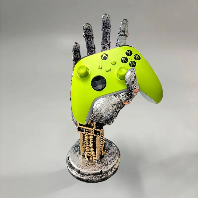 Cyberpunk Mechanical Hand Ornament – Futuristic Style for Your Space!