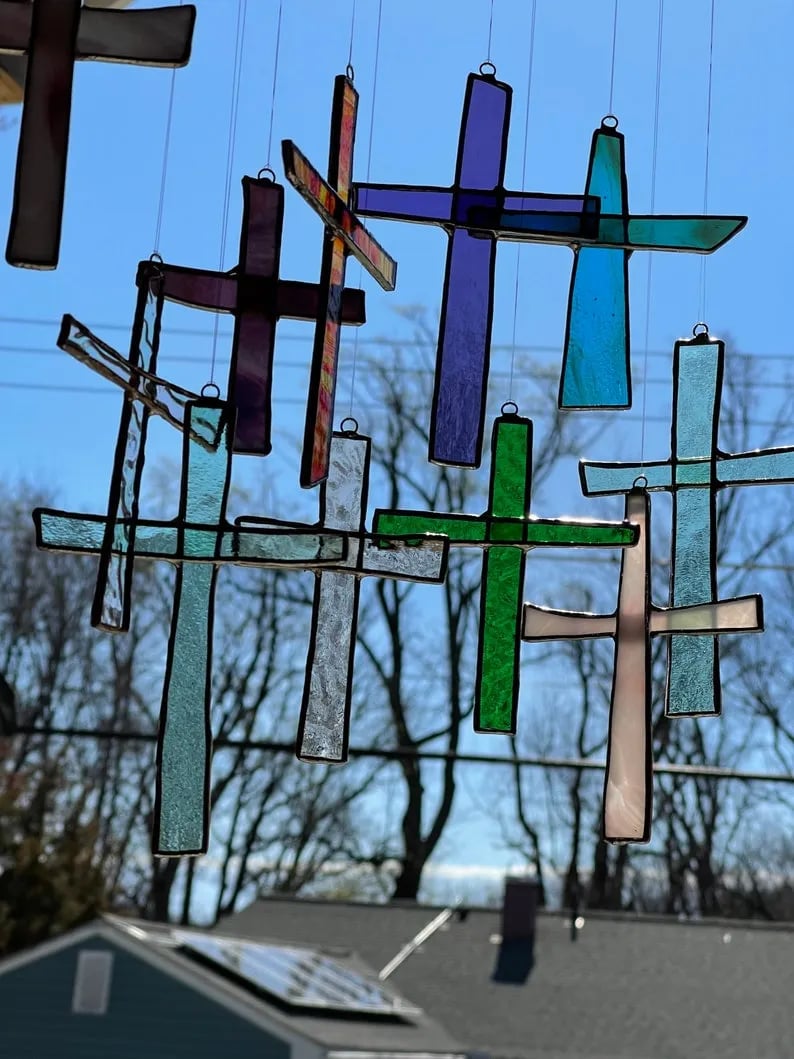 ✨Crystal Cross Suncatcher – Let God’s Light Shine Through Your Home with Beautiful Rainbow Blessings!🌈